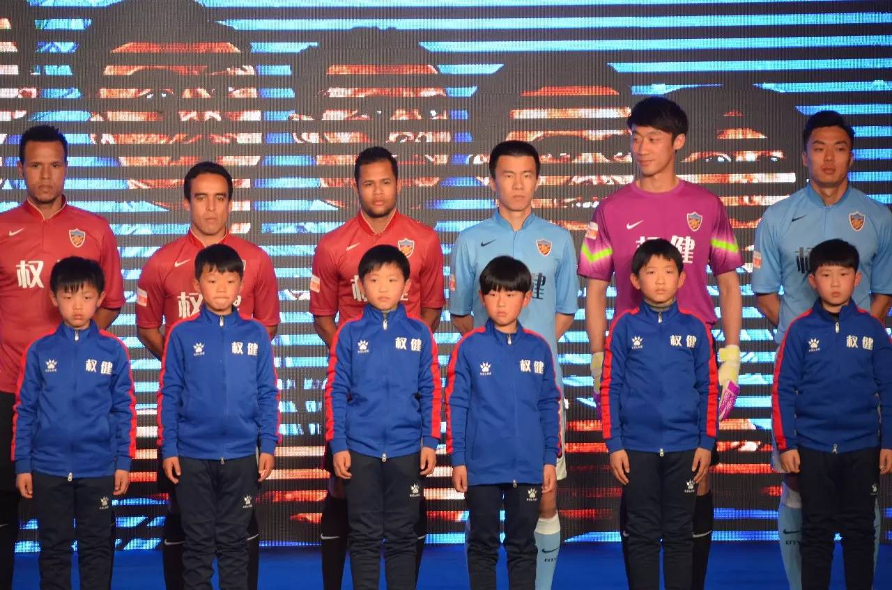 央视足球盛宴女主持,中央5套足球盛宴女主持人