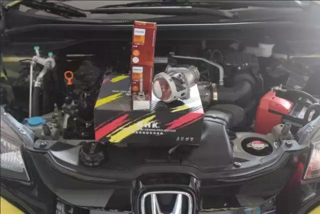 老本田飞度装h4led透镜灯,玉林市飞度车灯升级led双光透镜