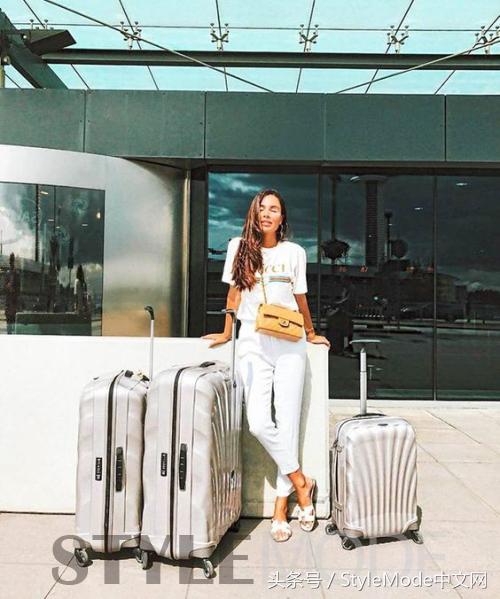 明星机场行李箱颜色,明星出门必备的行李包