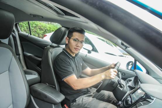 18科鲁兹和思域,两厢思域和两厢昂克赛拉怎么选