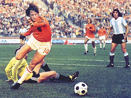 足球历史最强的十大阵容,世界足球公认十大顶级边锋