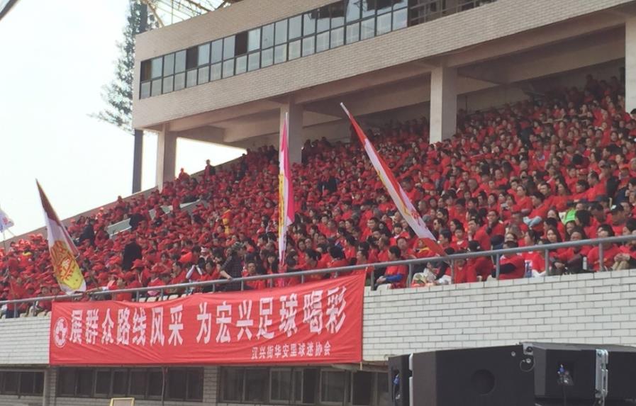 最牛社区足球队夺冠,最牛村队