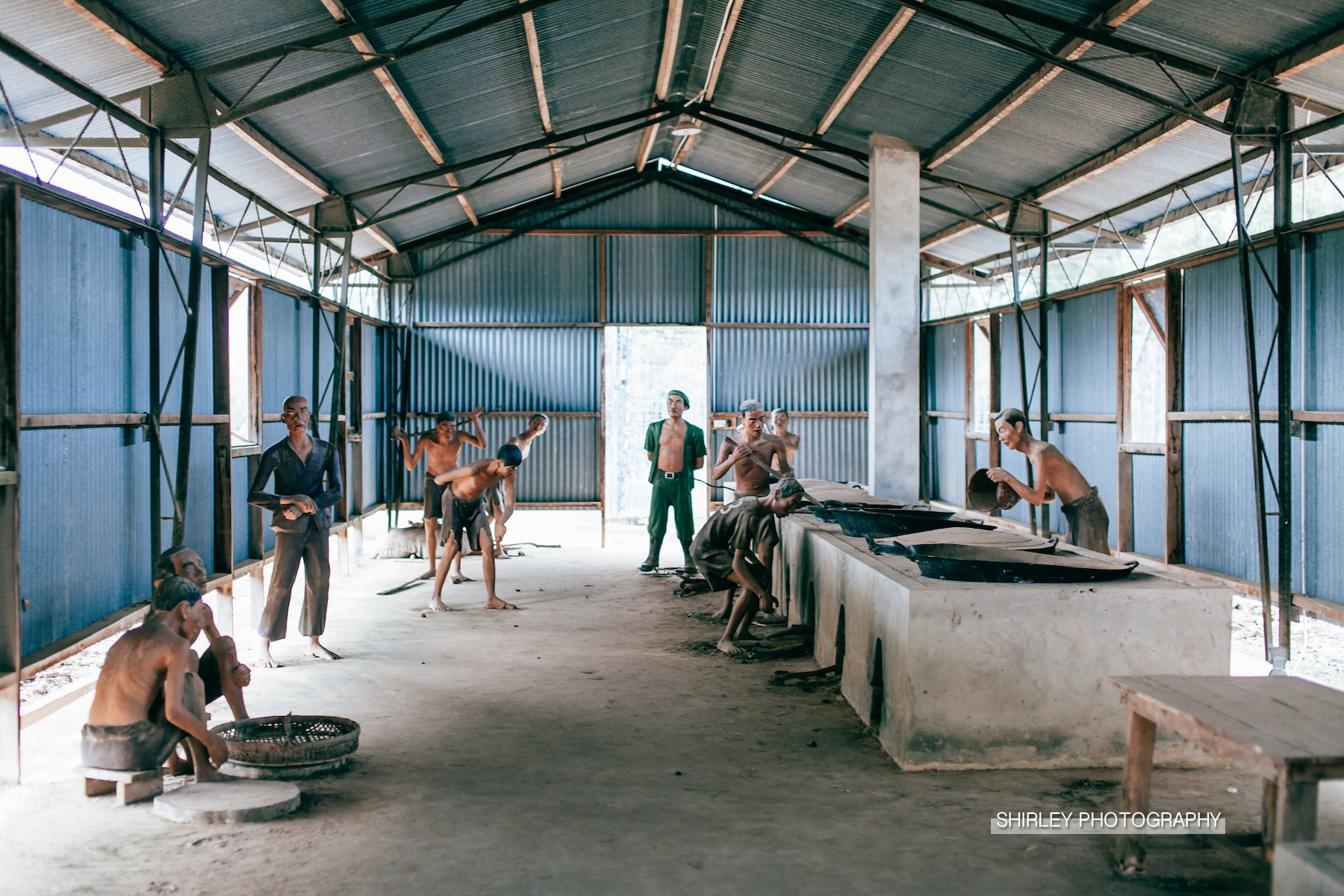实拍曾经的越南战俘监狱，那的战俘曾遭到电击、水淹、虎笼虐待
