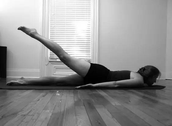 紧致臀腿曲线，这一招“塑”战速决｜体式精讲