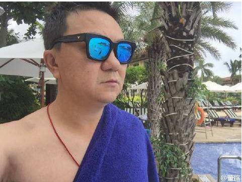 给老司机董路一记漂亮的小粉拳