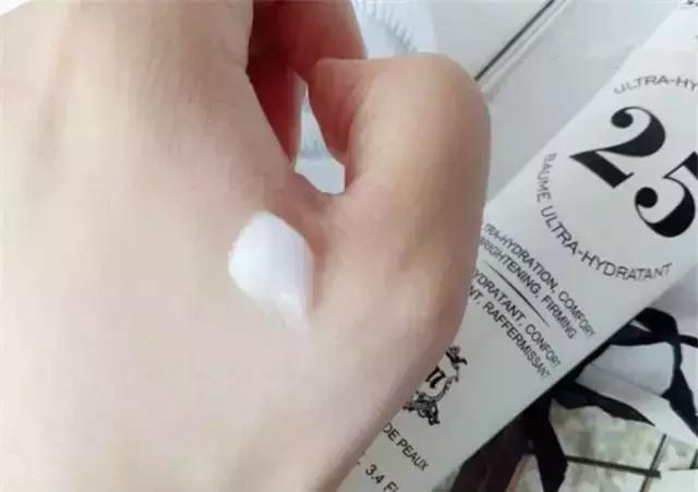 赵丽颖工作累状态差，发文想去享受生活？而真相却是