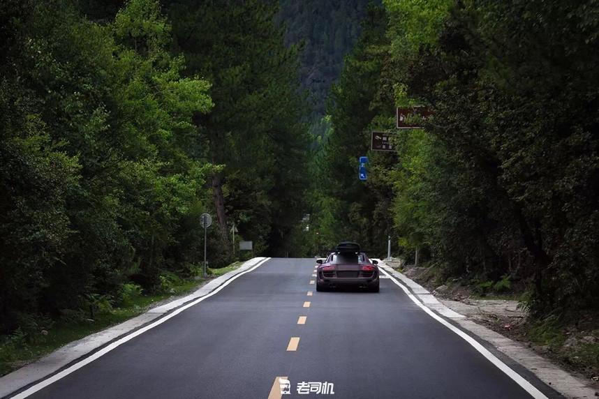 开辆超跑去*藏西**！最后看看几百万的奥迪R8破成啥样了？