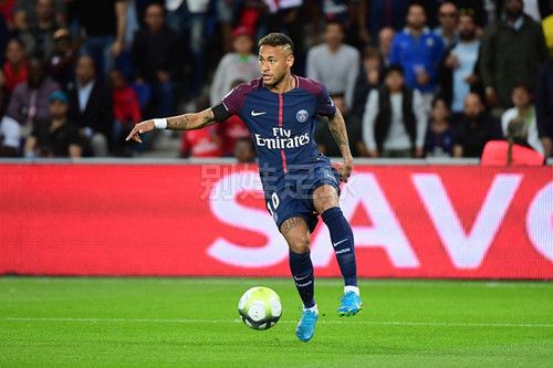 内马尔横扫法甲大陆两场比赛踢出金球水准