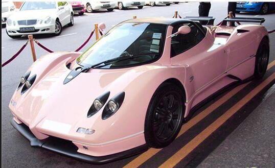 全世界粉红色的车，全被这个化妆品品牌承包了