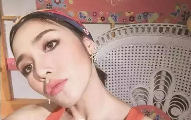 头发乱怎么扎低丸子头,头发尴尬期的各种扎法