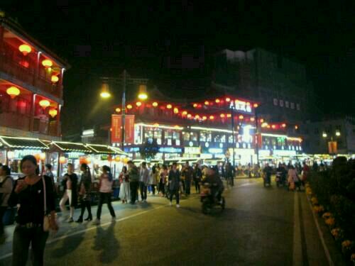 开封当地人去吃的夜市有哪些,开封鼓楼夜市美食贯口