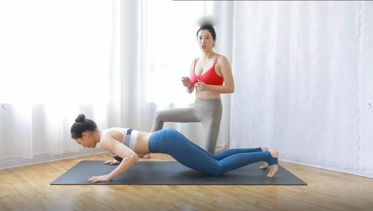 改善胸部下垂的床上动作,女性胸部下垂干瘪如何健身