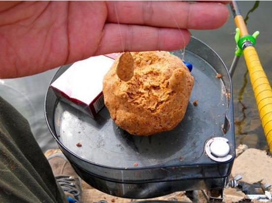 鲫鱼打窝花生饼好还是豆饼效果好,用豆饼打窝得提前多长时间能见效