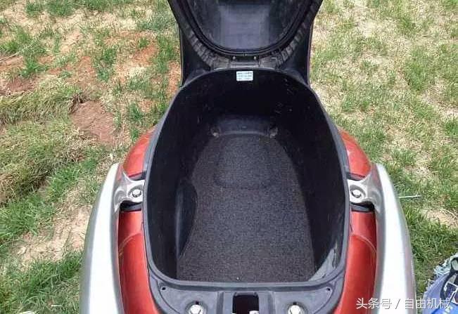 一万左右本田的踏板摩托车推荐,一万元左右超大坐桶踏板摩托车