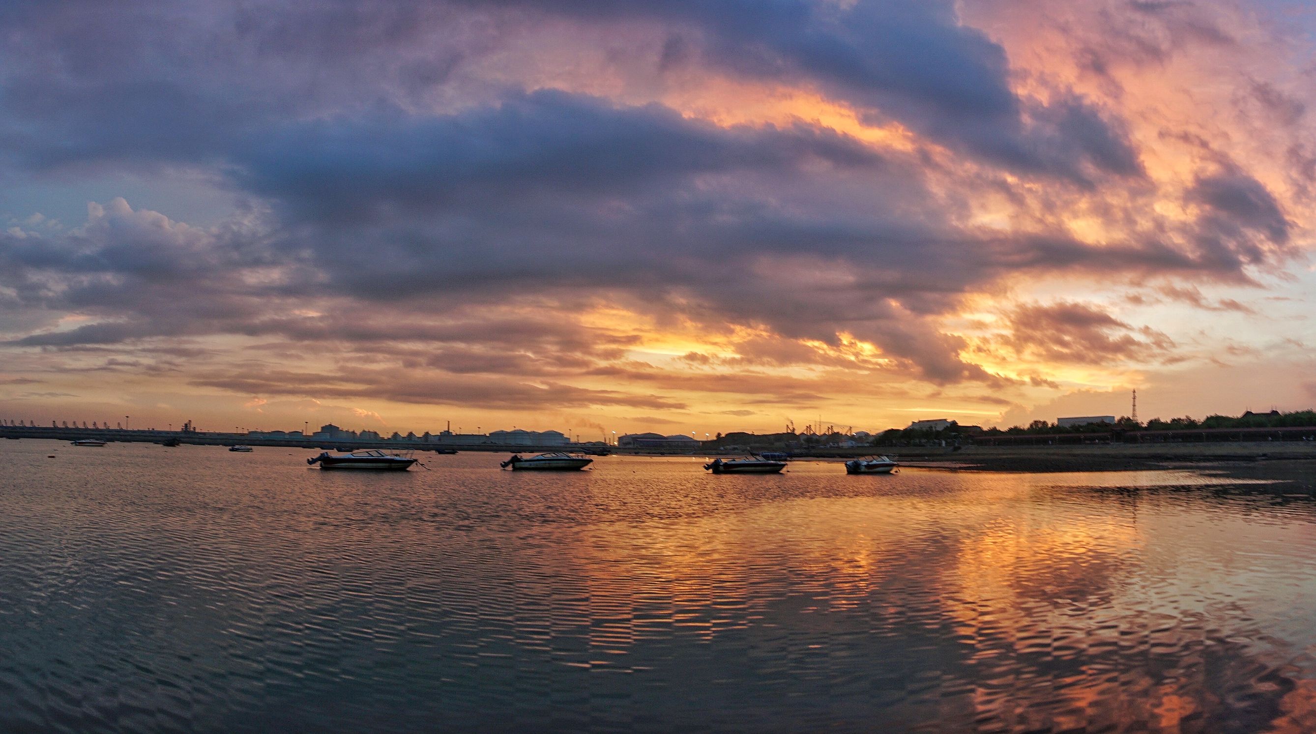 他说他想去看北方的海，我说“好”！