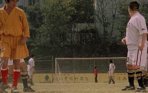 里皮祭拜天地?看周星驰,吴京,马丽手把手教你踢球