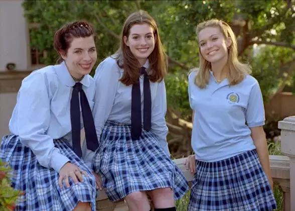 开学第一天怎么穿校服更好,开学了熊孩子开心了