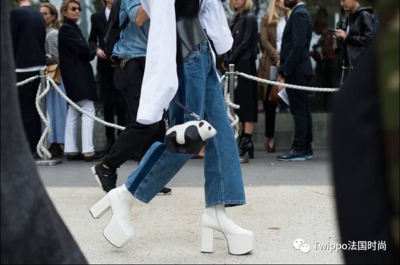 迷你小肩包,现在还流行小皮包包吗