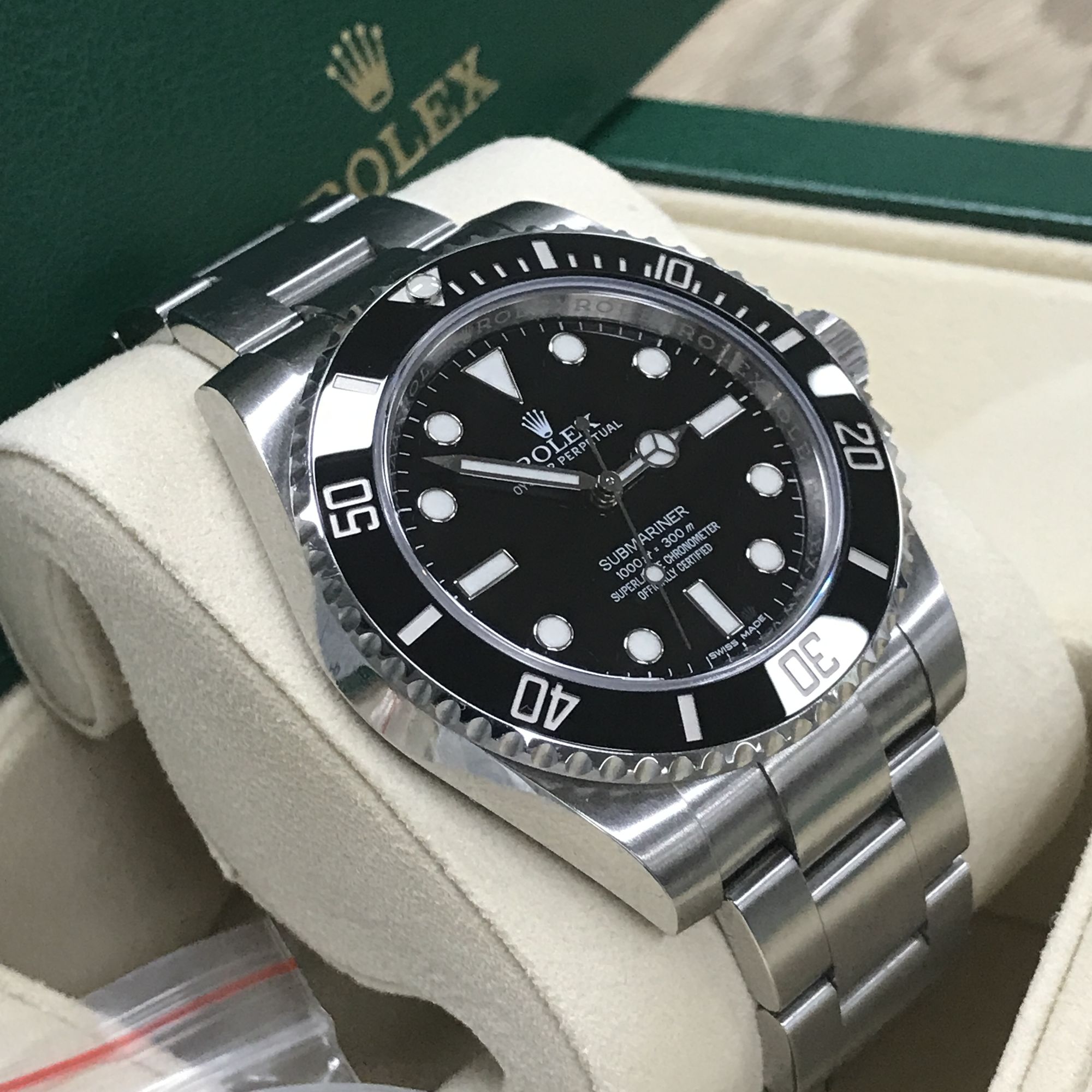 一年内价格持续飙升的-劳力士黑水鬼114060无历黑鬼