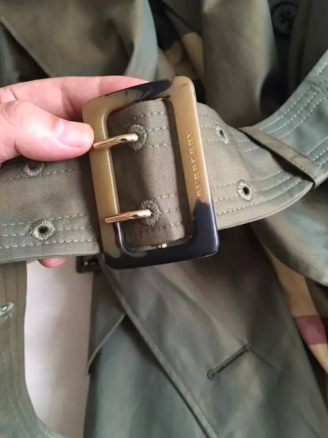 风衣巴宝莉12000,巴宝莉风衣回归现实