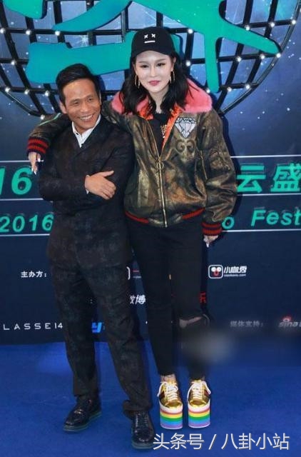 宋小宝带赵本山女儿出席活动,赵本山的女儿赵一涵和宋小宝