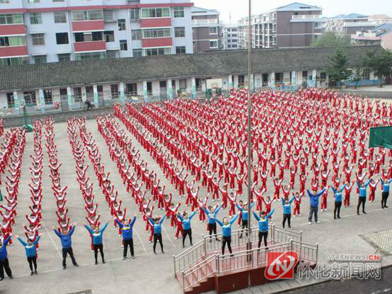 与时倶进，开拓创新--芷江县东门口小学开展特色德育大课间活动