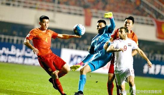 谈国足球，大学教授竟把狗屎嚼出了奶油味，太恶心了