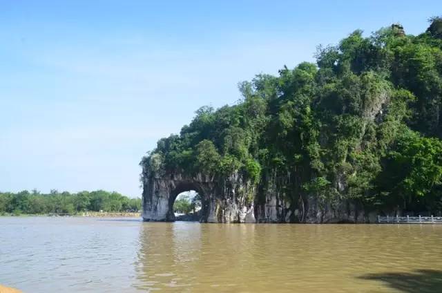 带着老伴穷游,60大叔自驾房车带老伴环游中国