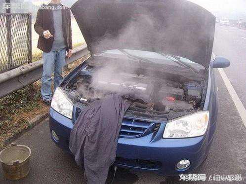 为什么油箱的油是蓝色,变质的汽油对发动机有什么危害