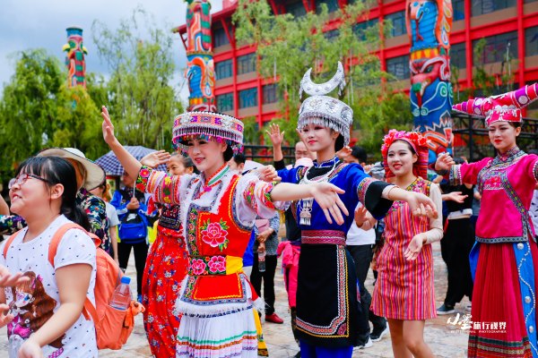 历史底蕴与现代繁华在此交融,历史与现代并存的城市
