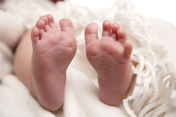 怀孕生孩子难产疼得要死,孕妇自己生孩子难产分娩疼痛难忍