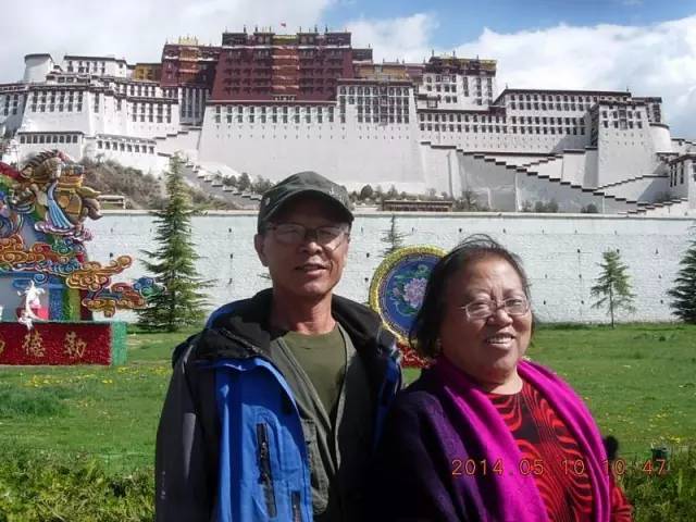 老爷子陪老伴穷游,带着老伴穷游