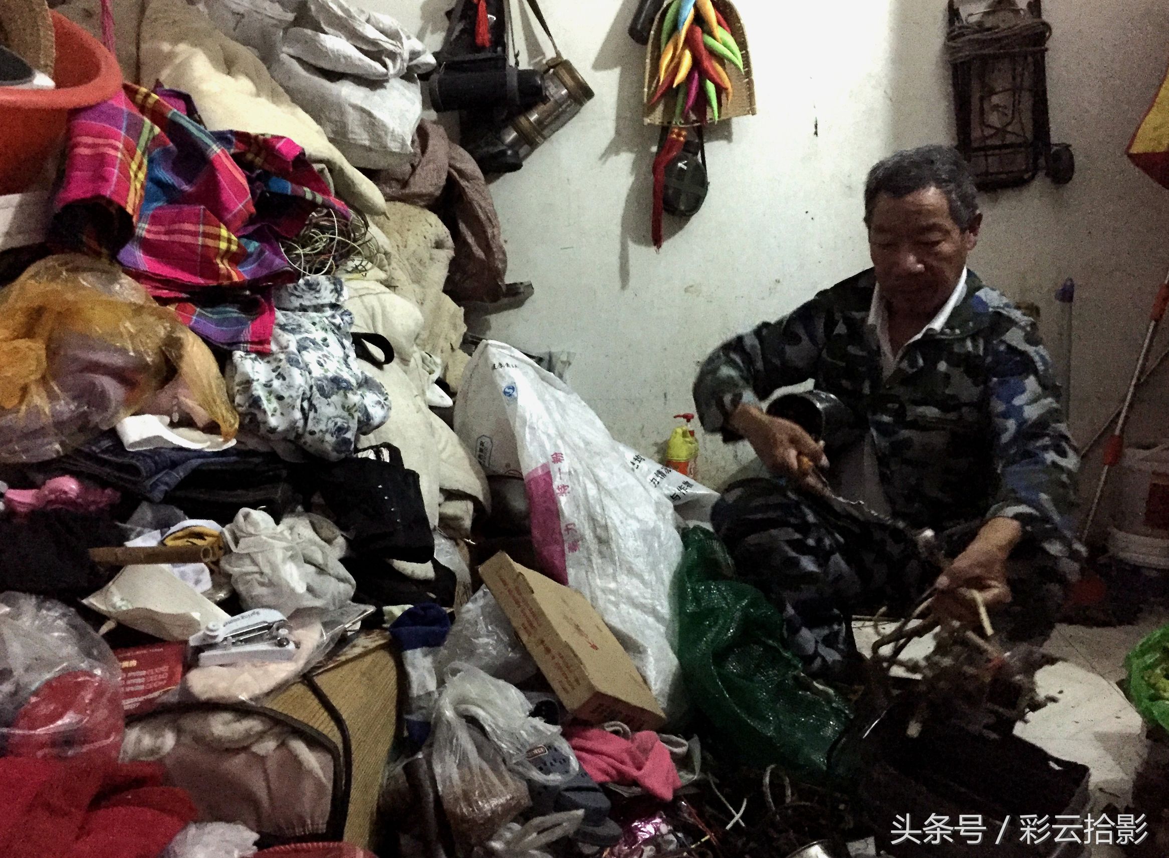 老人捡破烂一年攒了8000块钱后续,老人一年捡破烂赚了8000原视频