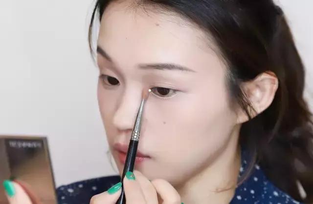 最简单但也精致的快速出门妆,5分钟快速出门日常妆