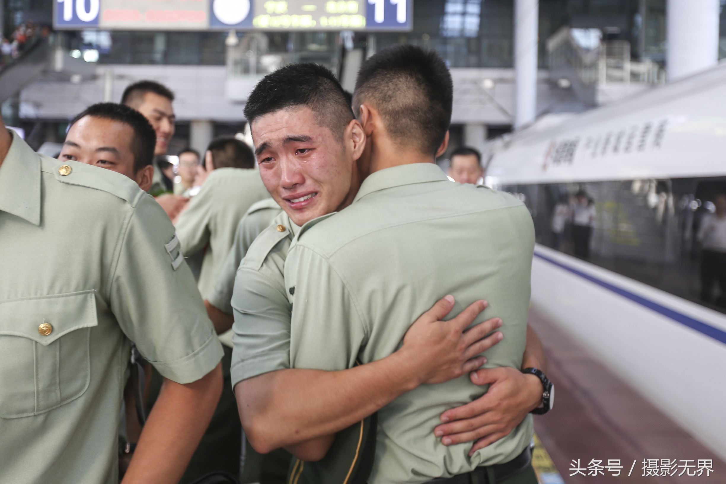 又是一年退伍季又到离别军营时,退伍了让我们再次听一次军号