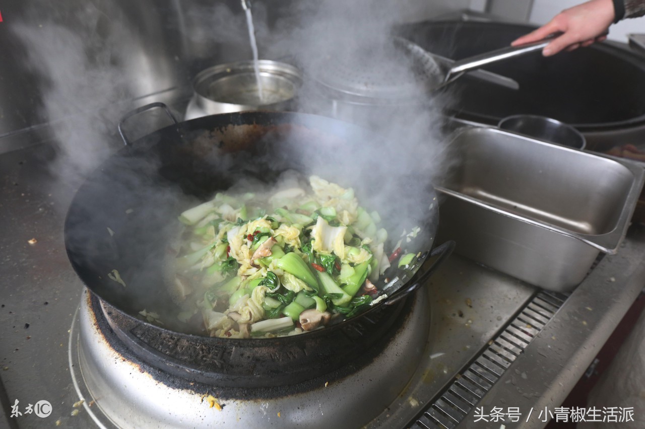 做饭时烧糊的锅底怎么去除,怎么去除炒菜锅底的黑糊