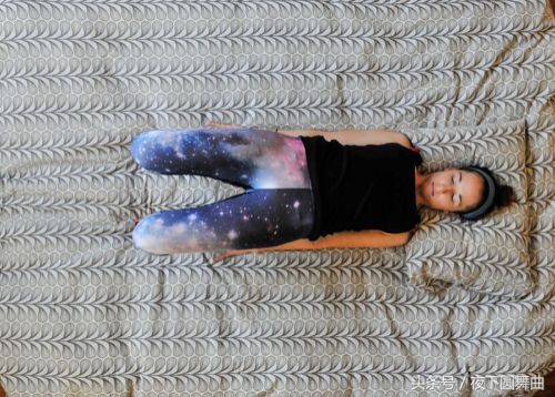 早上起床背痛活动后缓解,早上起来后背疼痛怎么缓解