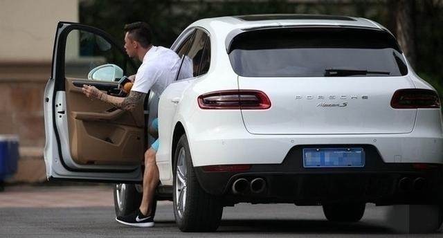 中国足球队赵明剑,500万元法拉利