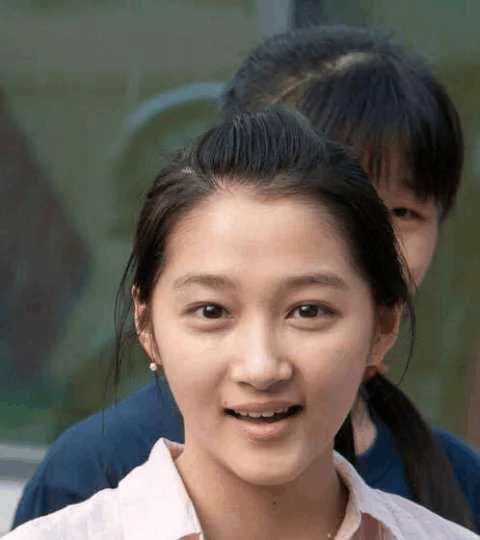 秦舒培素颜晒娃获称赞,秦舒培年轻容颜