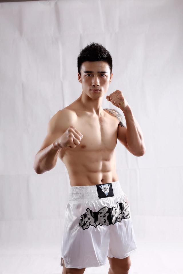 王延龙15秒被ko,王延龙双截棍打架