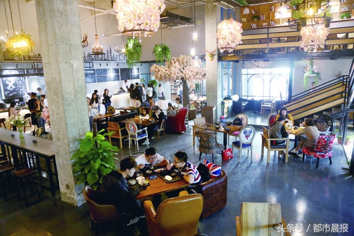 书吧？咖啡厅？不，这是江苏师大食堂