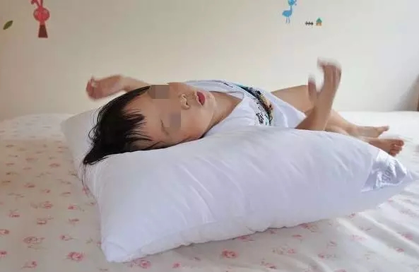 三明28岁男子被2岁女儿“踢”瞎右眼