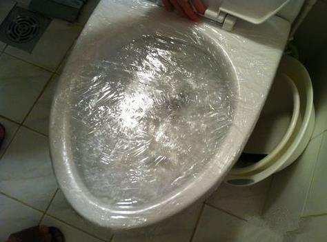 马桶堵了拿泥鳅管用不,马桶堵了用手电钻疏通