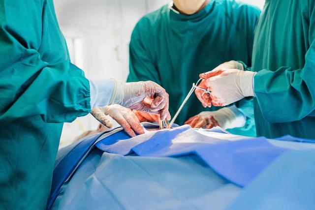 剖腹产时医生说子宫和膀胱粘连,一胎剖腹产子宫粘连