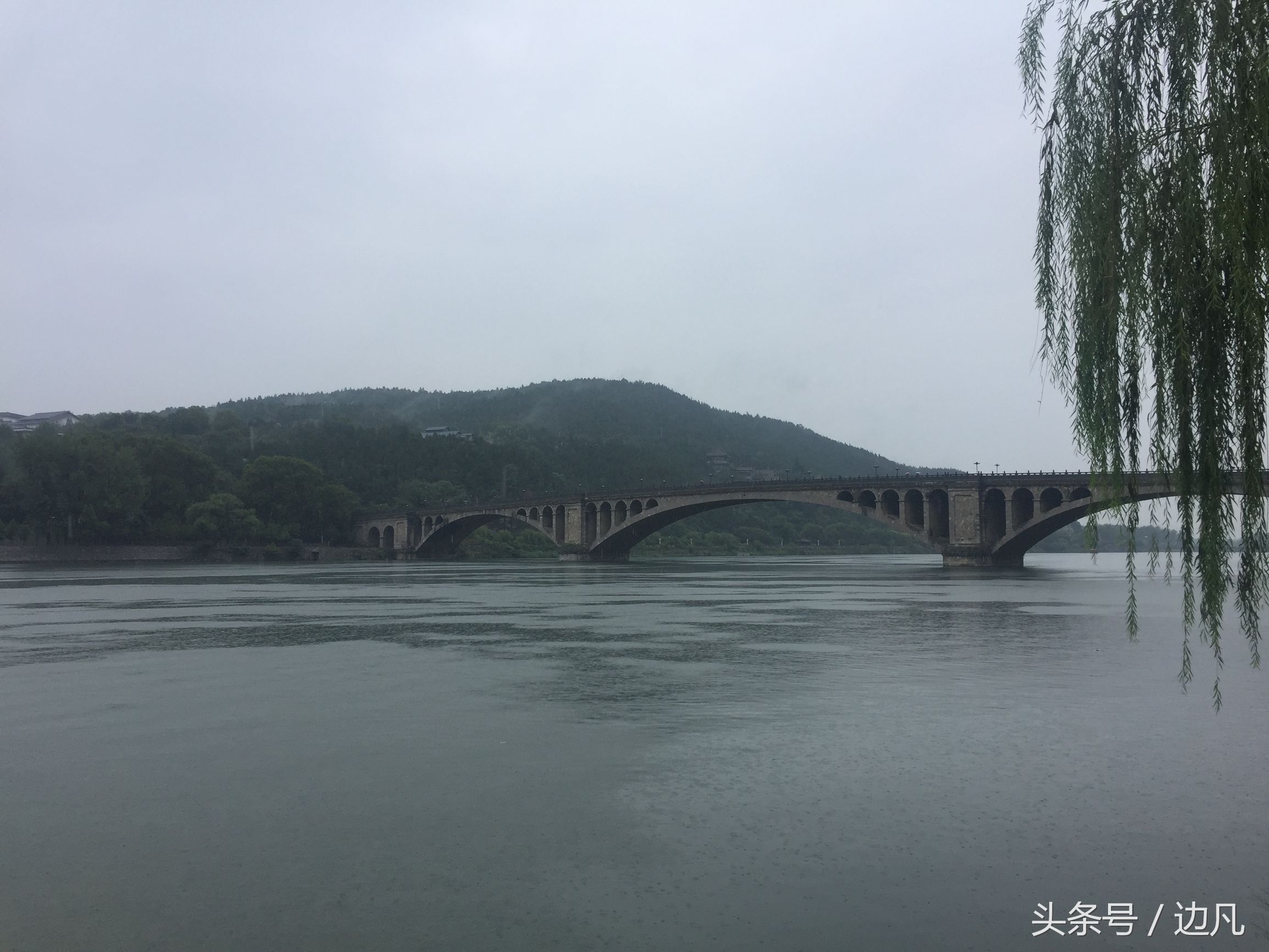 千年古都洛阳龙门石窟,被誉为东方维纳斯的是哪个石窟