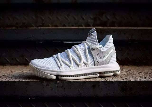 冠军战靴fmvp,fmvp第一款是几年出的