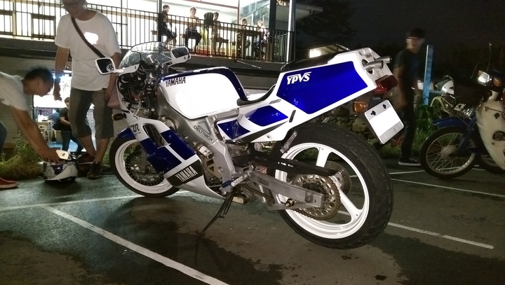 试驾89款雅马哈TZR250二冲程运动摩托车