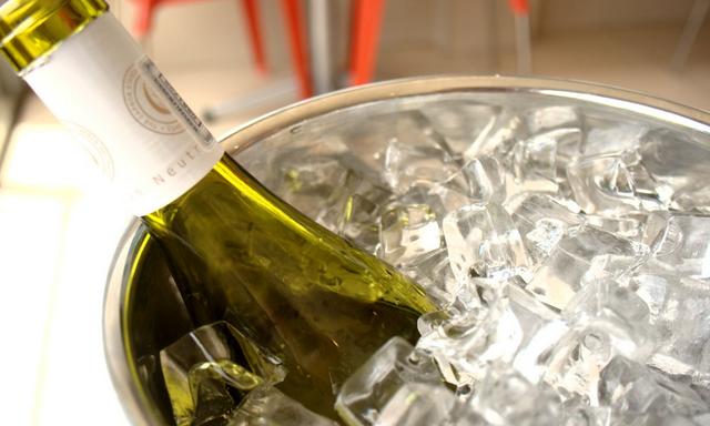 白葡萄酒饮用步骤,白葡萄酒兑什么喝