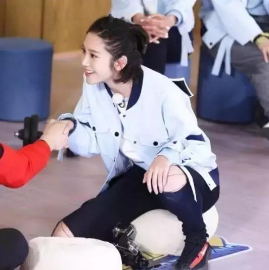 杨幂买奢侈品,杨幂唐嫣天天向上买东西