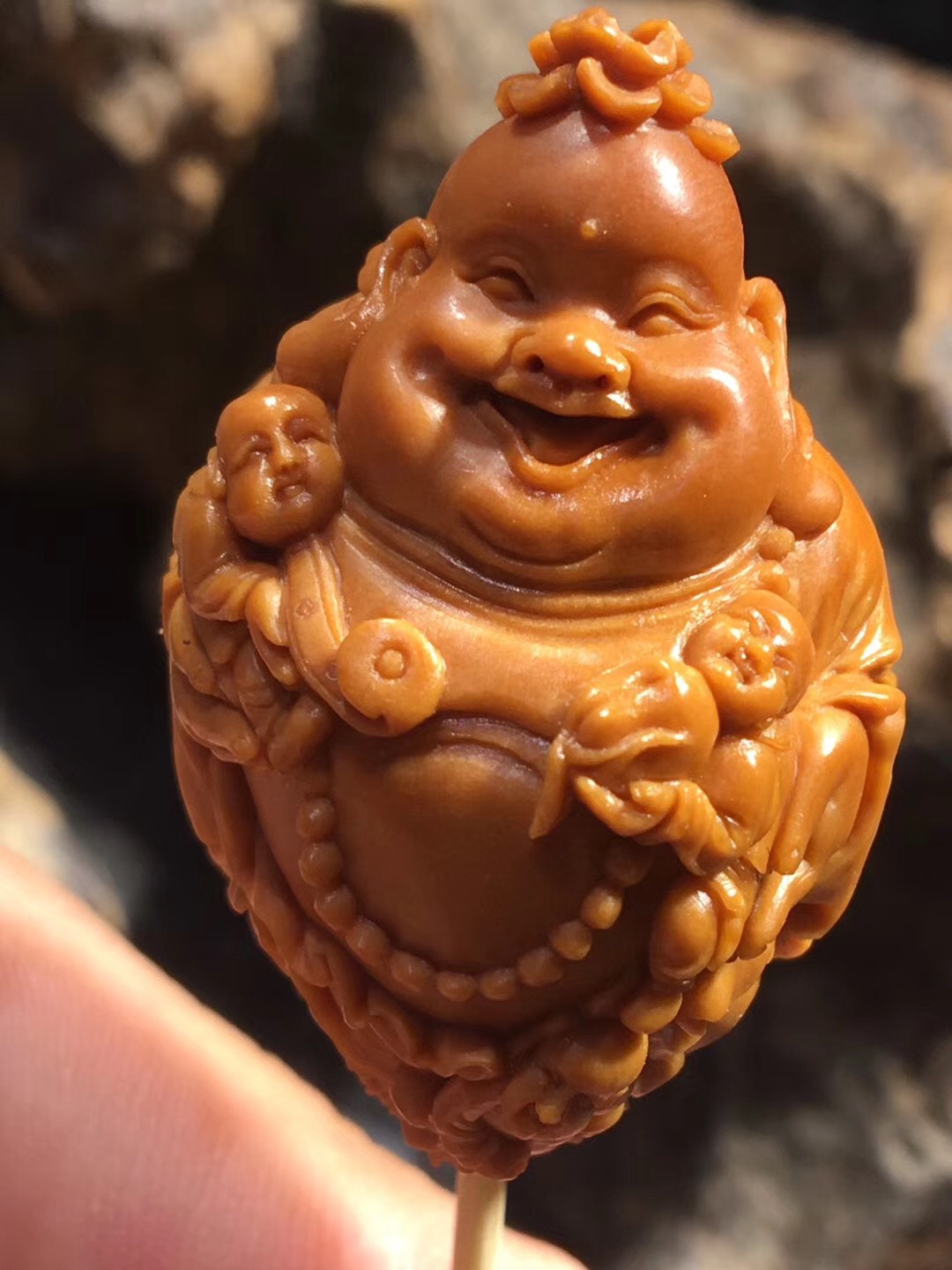 爱买手串是什么心理,核雕手串值得买吗